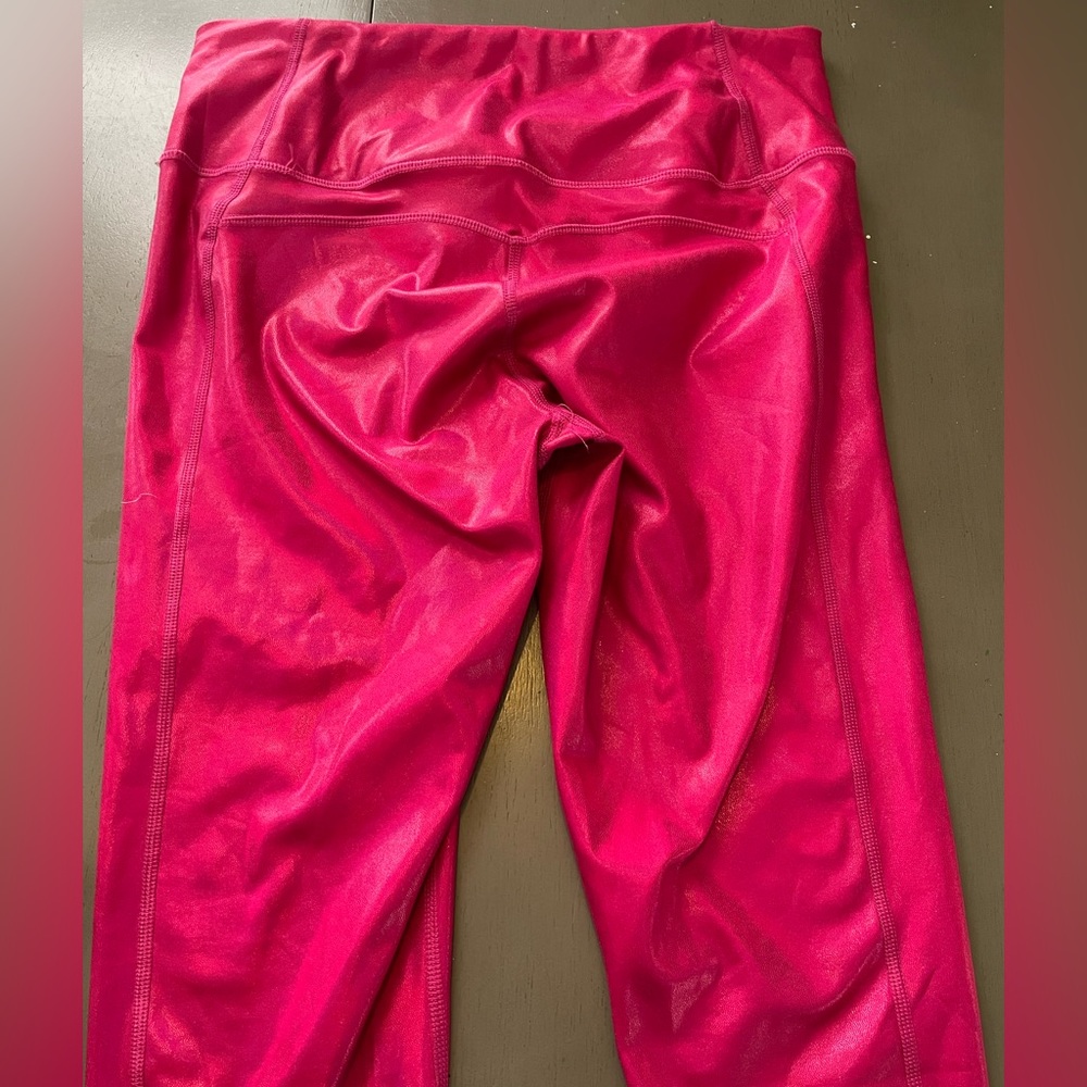 Shiny pink Fabletics
